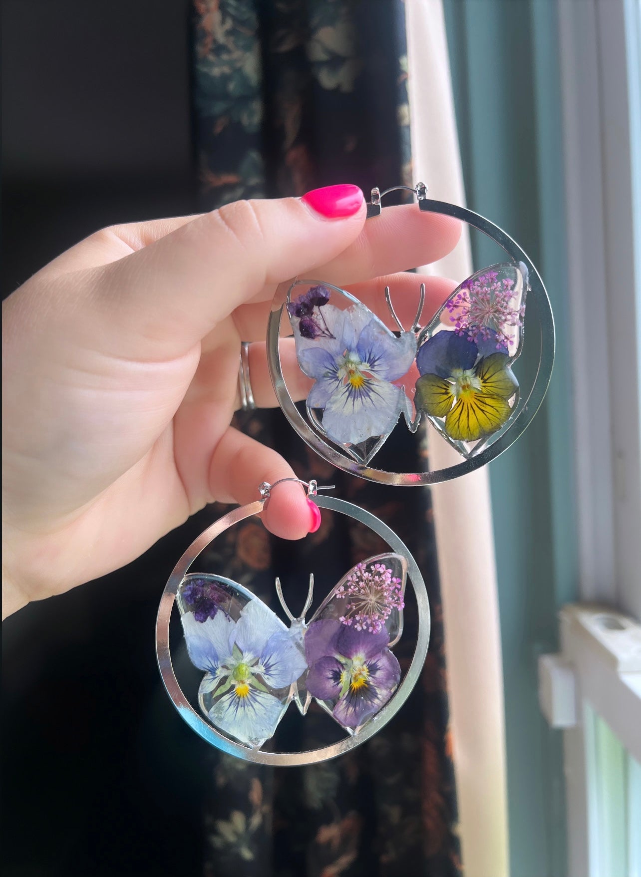 Butterfly Hoops| Pansy, Baby’s Breath, Quenn Ann’s Lace