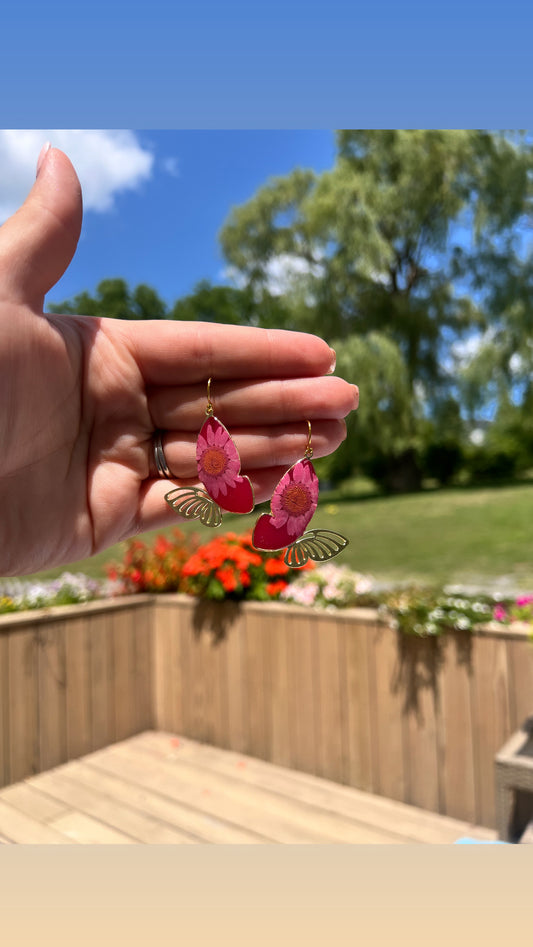 Butterfly dangles with pink daisies