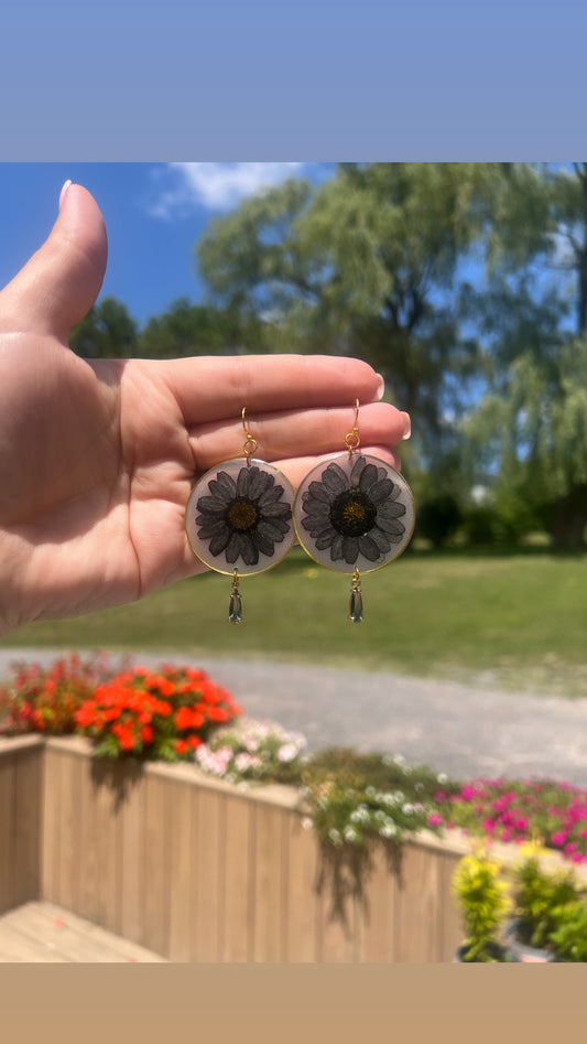 Black daisies with crystal teardrop pendants